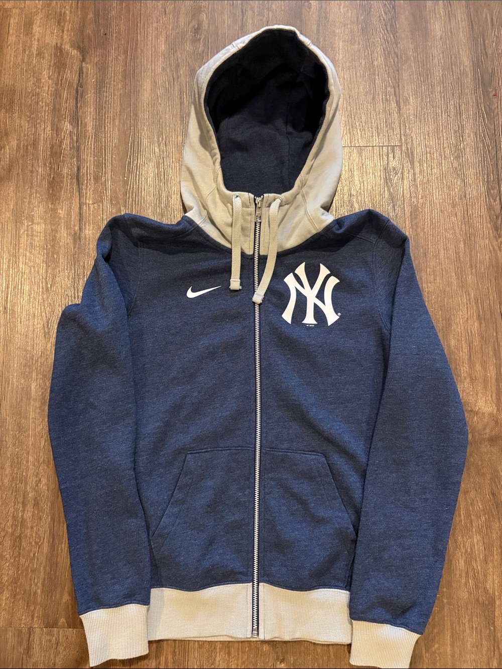 Nike New York Yankees women’s large zip up hoodie